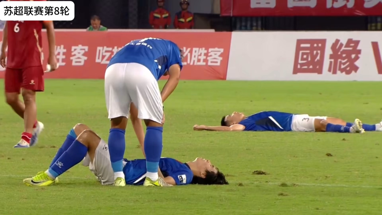 博彩平台推荐-球赛打响，球员拼尽全力赢得胜利(这场球赛的胜败关键是队员们的齐心协力)