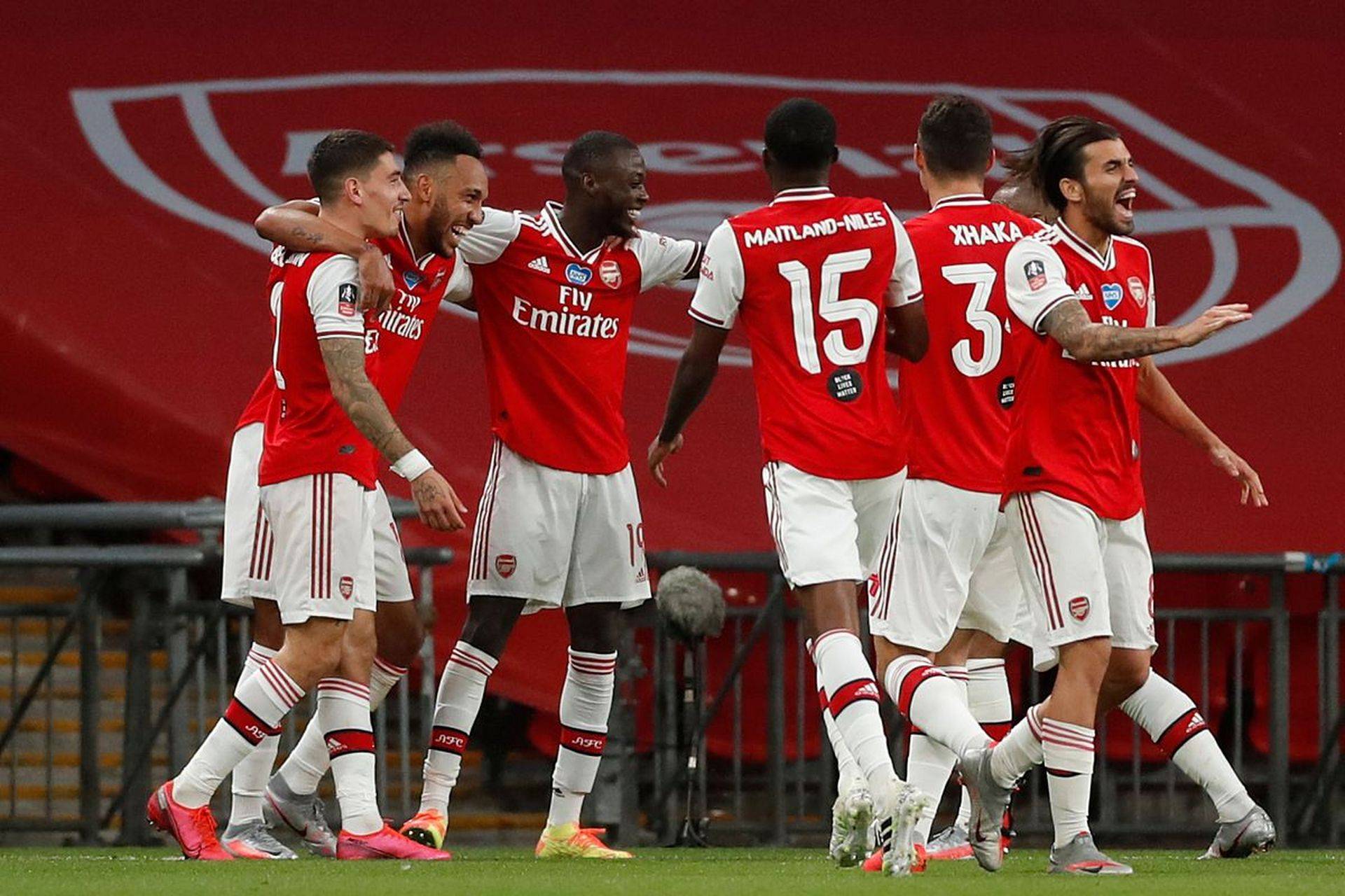 AC米兰在主场迎来胜利，打破不败记录(ac米兰客场战绩)